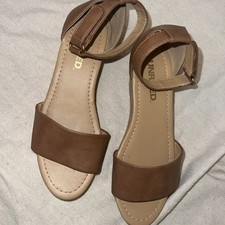 Girls Brown Unrated Wedge Sandals EUC size 4.5