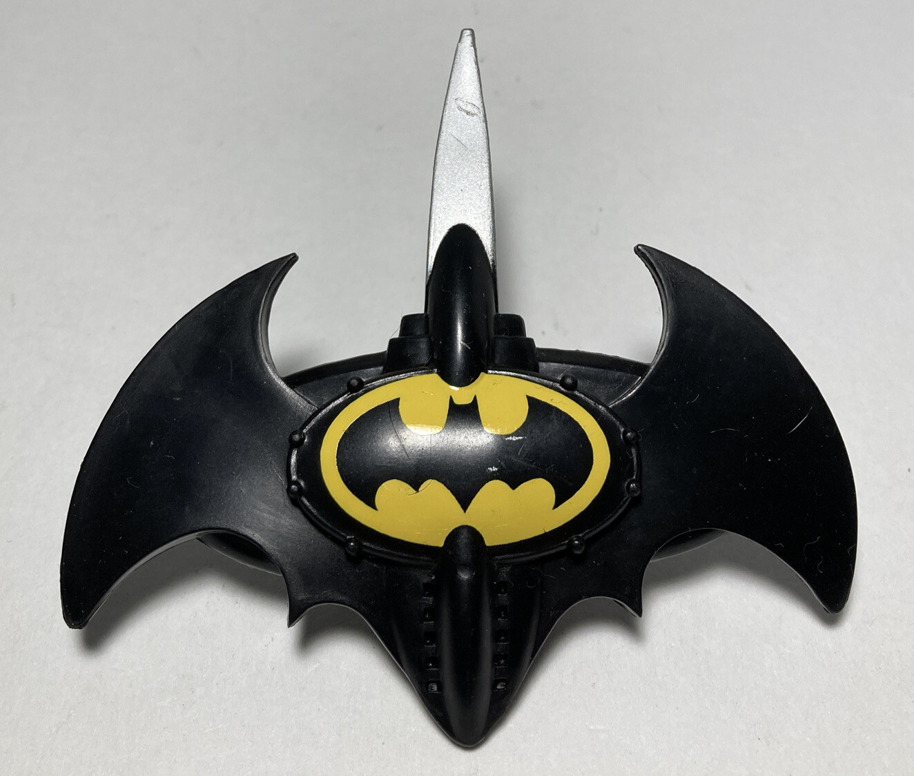 DC Comic Batman Battle Sheild Action Figure Mattel 2003 Weapon Accessory