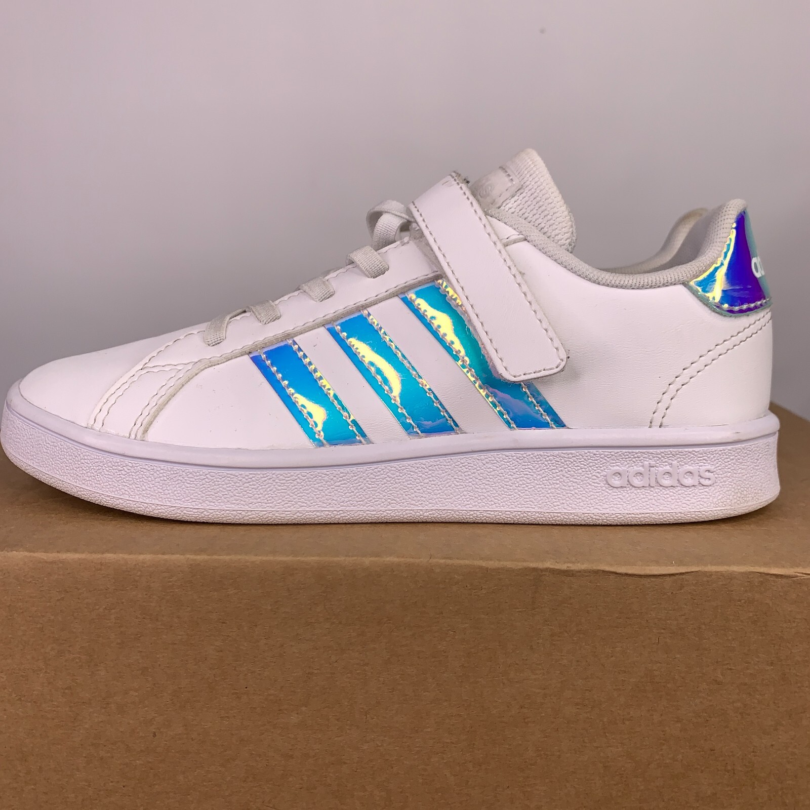 Adidas Grand Court White Hologram Youth Girl Trainers Size UK 2 EU 34 Adidas Grand Court White Hologram Youth Girl Trainers Size UK 2 EU 34