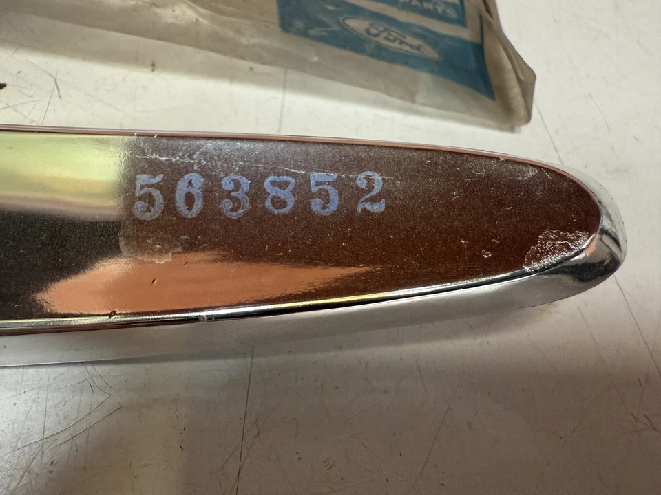 Ford Taunus Sedán 17M P3 - Moldura de moldura # 563852 Foto 2 de 4