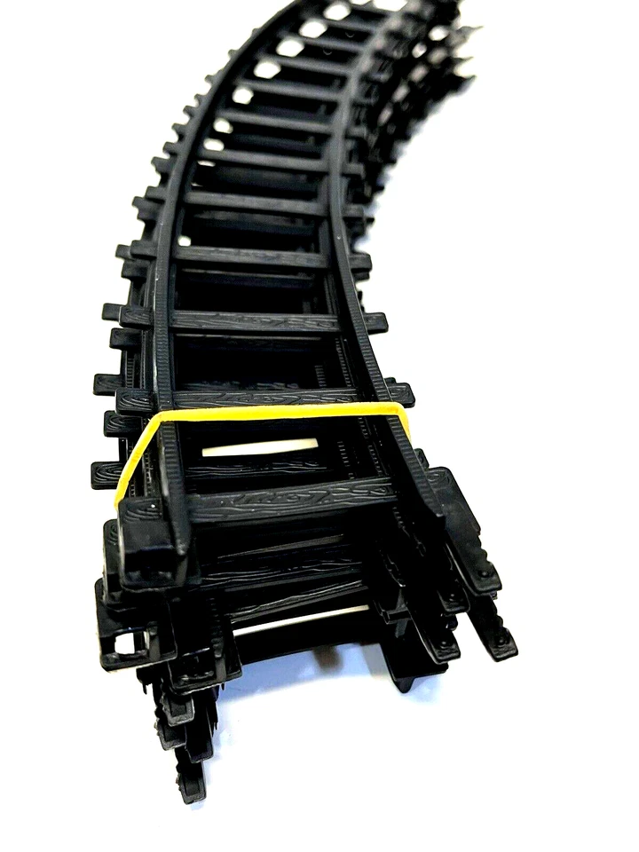 Eztec 4 x Curve Train Tracks - Image 3 of 3
