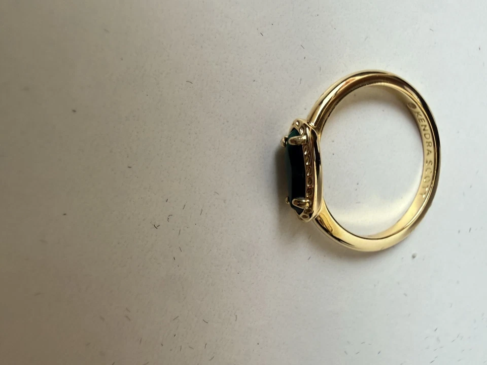 Anillo Kendra Scott Elyse Tono Dorado Verde Ojo de Gato Piedra Ovalada Talla 7 Foto 3 de 3