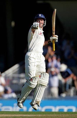 Andrew Strauss of England celebrates scoring his century at day o- 2005 Photo 5