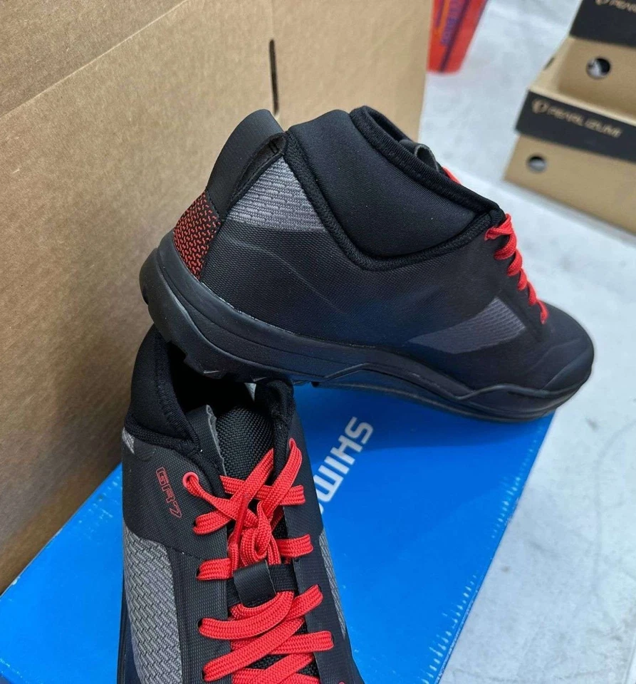 Zapatos de ciclismo de montaña Shimano GR7 para hombre/talla EU 44/US 9,5/negros con encaje rojo Foto 2 de 4