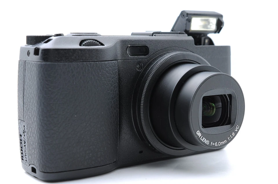 Near Mint Ricoh GR Digital IV 10.4MP Digital Camera Black Shutter Count 1635 - Image 4 of 4