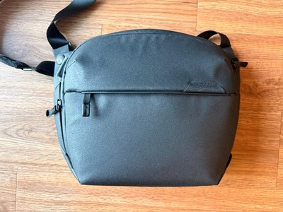 Peak Design Everyday Sling v2 Camera Sling Bag - Black, 6L - MINT