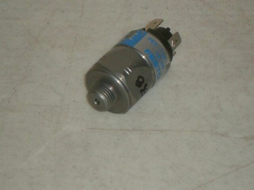 SMT 8M PS 24V K 1.5 M8D Specialized Switches by FESTO