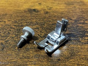 Genuine Pfaff 130 Sewing Machine ZigZag Presser Foot w/ Mount Thumbscrew