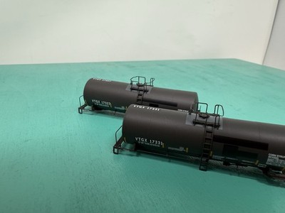 Atlas N - 17,600 Tank Car - No Trucks/ Package - VTGX North America Set Of 2