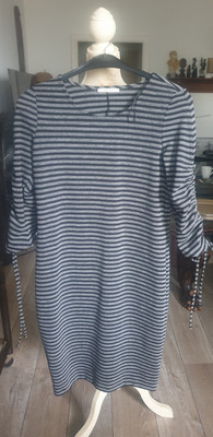 kleid 40, gestreift, körpernah, knielang