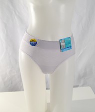 Vanity Fair Women's No Pinch-No Show Seamless Hip Brief Panty 18170 Pearl