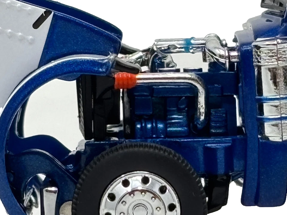 1/64 DCP BLUE/WHITE PETERBILT 389 W/ 48" FLAT TOP SLEEPER - Image 3 of 4