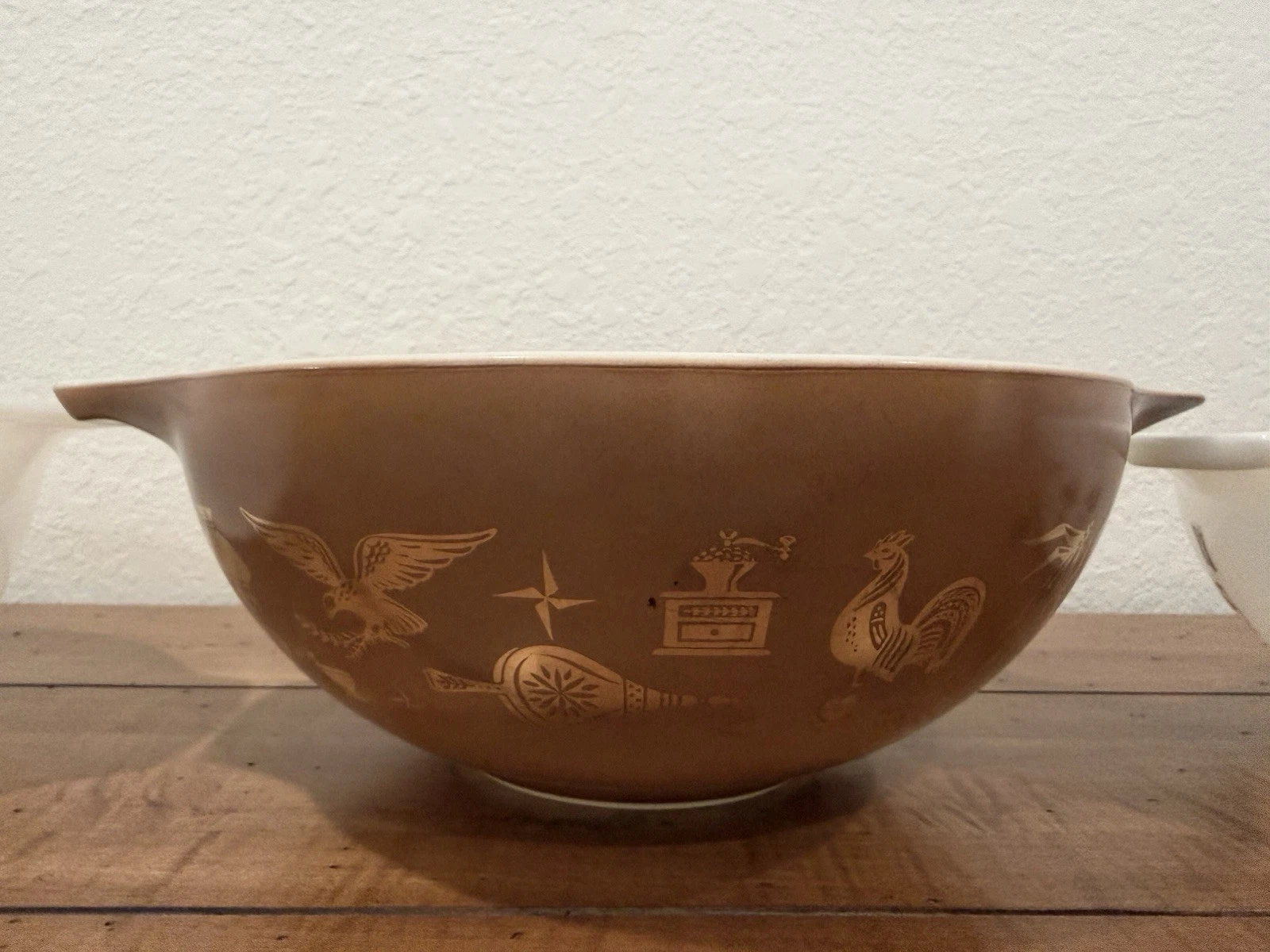 PYREX Brown Farmhouse Glass Mixing Bowl White Designs with Handles