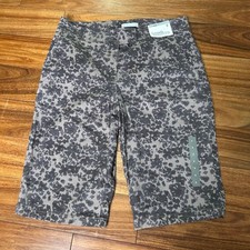 New York Company Womens Size 2 Grey Floral Mid Rise Bermuda Shorts NWT