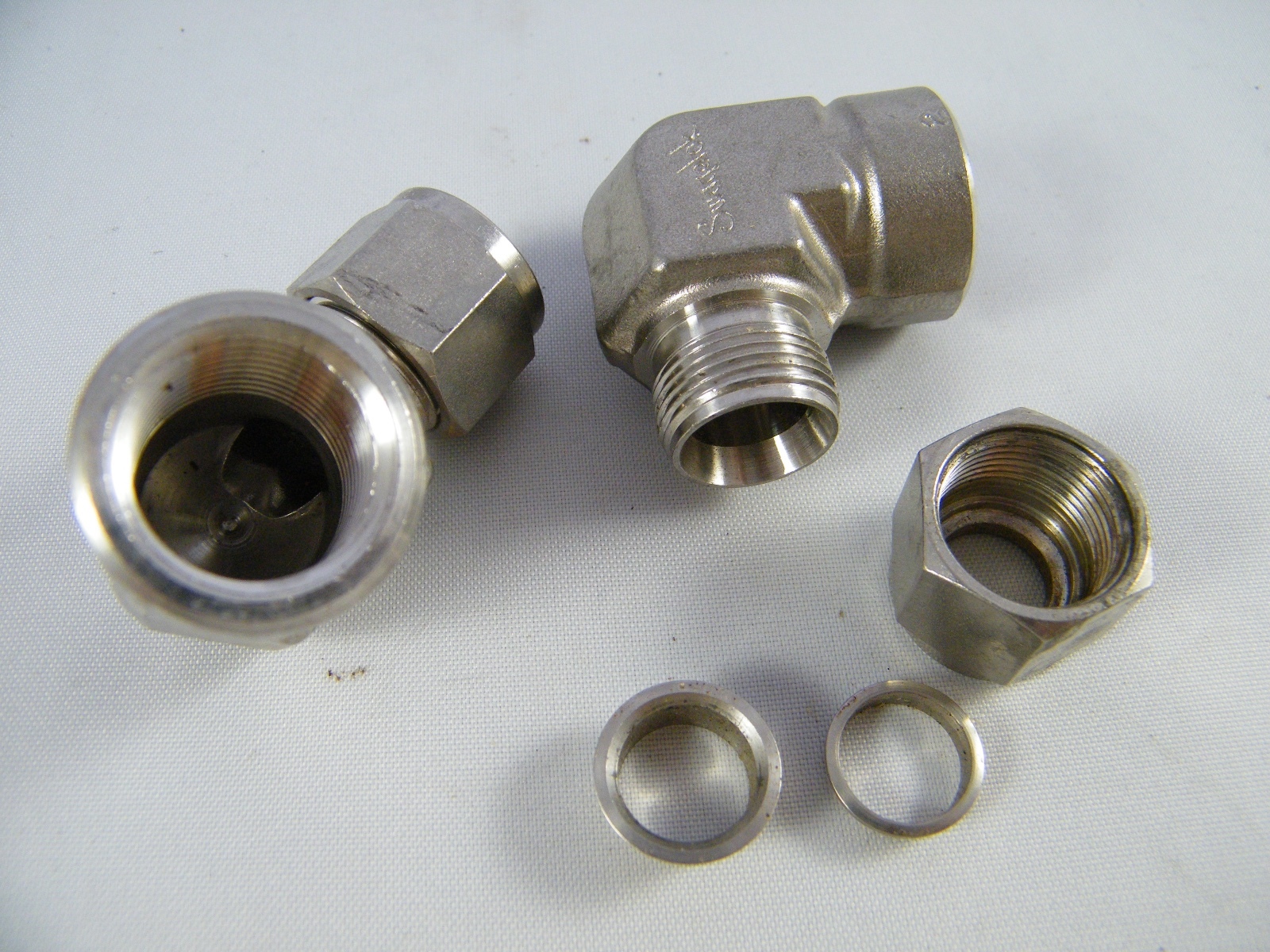 SS 810 3 8TMT Swagelok Tube Fitting, Male Run Tee, 1/2 In. Tube OD X 1 In Male Npt X 12 In Tube Od - Foto 8