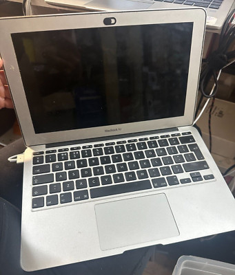 Apple MacBook Air 11 Zoll Laptop - FÜR ERSATZTEILE - PLS BESCHREIBUNG LESEN