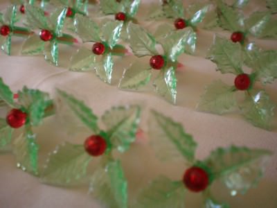 Ceramic Christmas tree lights, 25 Green Holly bulbs with Red center pins *New*  