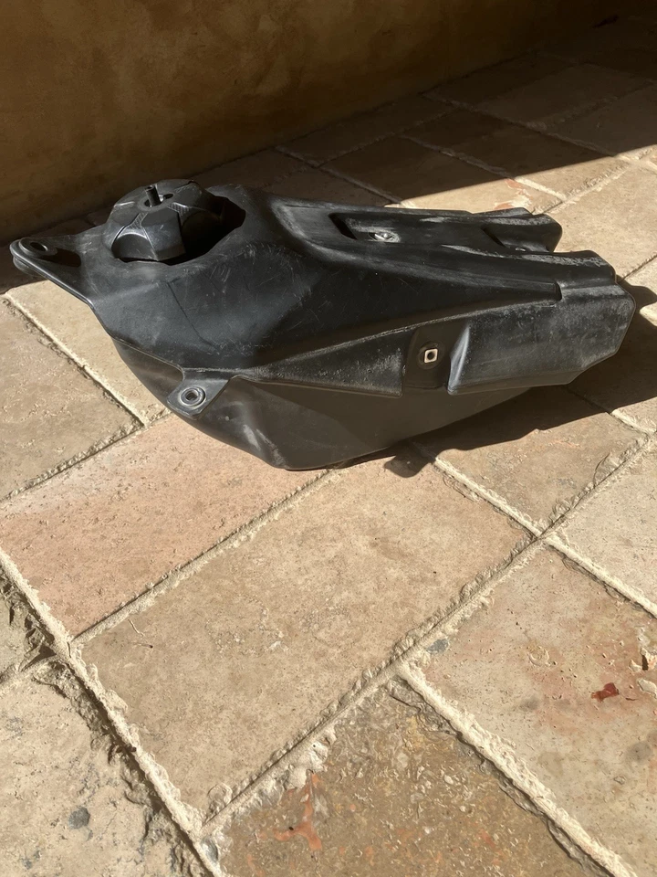 Tanque de gasolina Kawasaki KX450 com tampa de gasolina - Imagem 2 de 3