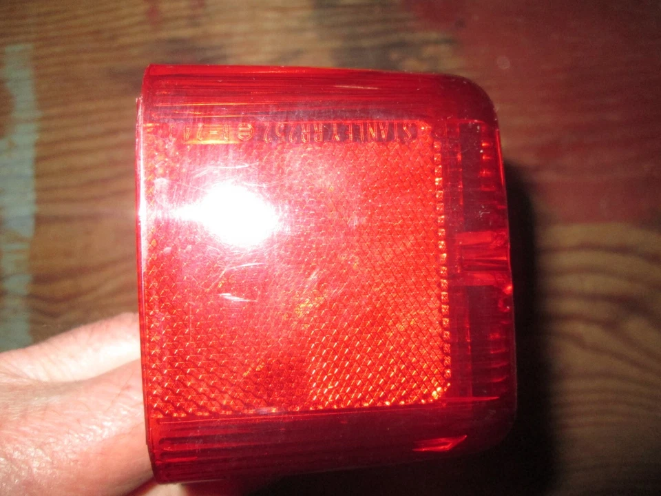 Винтажный оригинальный производитель Yamaha XS360 XS400S XS650S XS1100S объектив заднего фонаря 1A8-84721-61-00 - Изображение 3 из 4