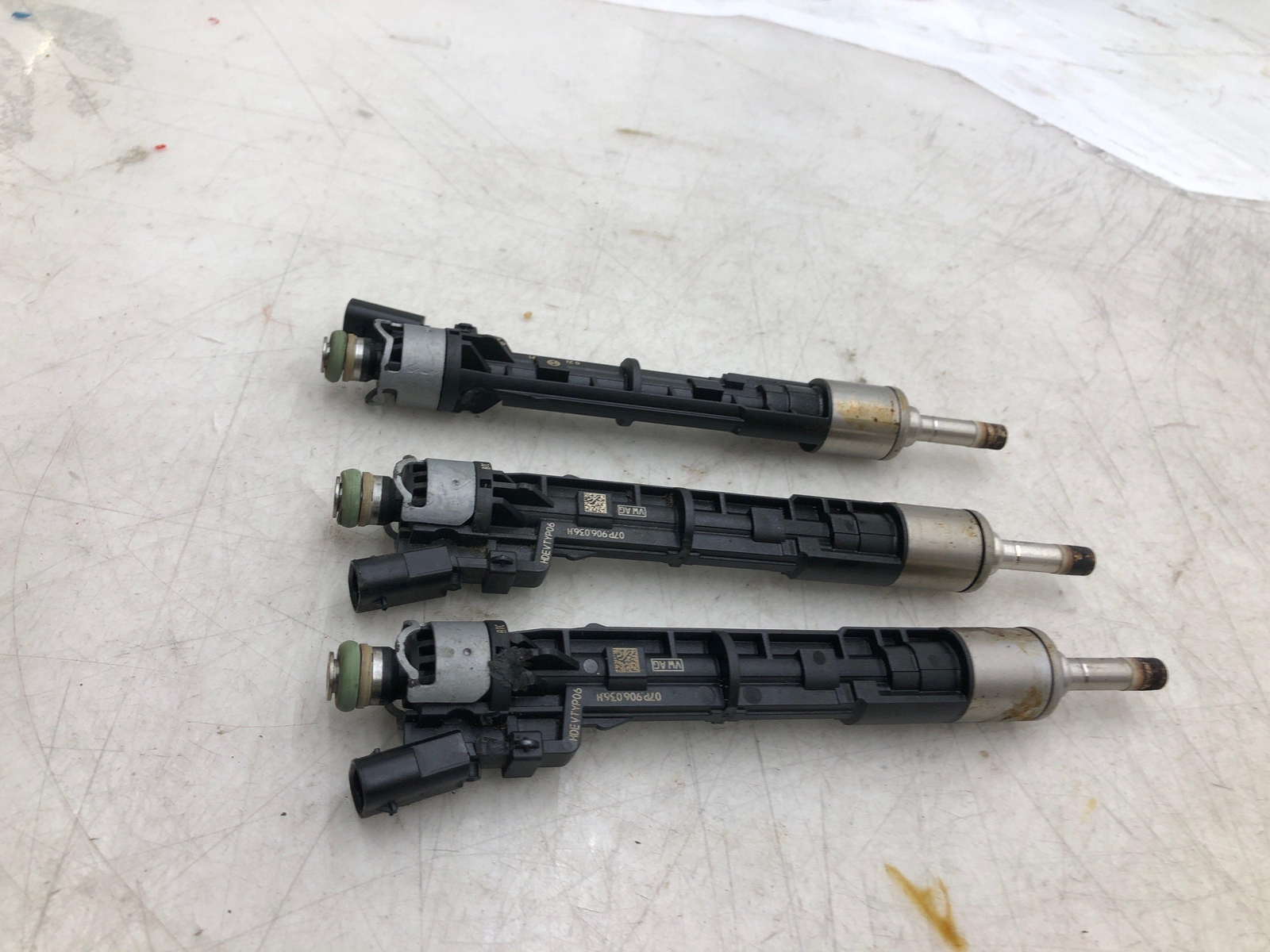 2016-2020 BENTLEY BENTAYGA OEM 6.0L W12 FUEL INJECTOR SET 3PCS *58K MILES*