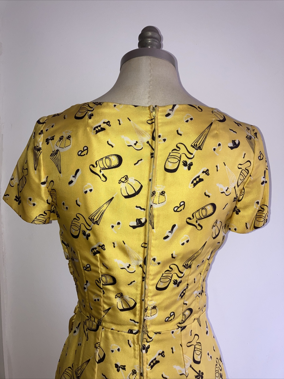 Vintage 1950s Yellow Silk Character Print Lined Tea Dress, 17.5" pit to pit 7