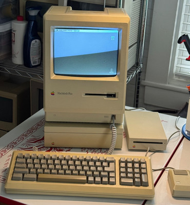 Apple Macintosh Plus   Fully Working   Keyboard, Mouse & External 800K Drive