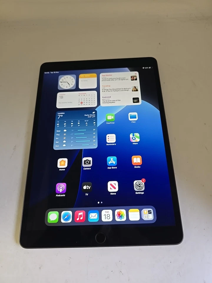 Apple iPad Air (3. Gen) 64GB, Wi-Fi, 10,5 Zoll - Space Grau - Gebraucht.  (DK777