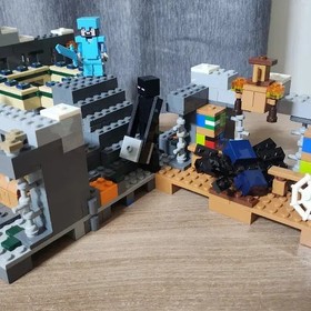 LEGO Minecraft Set 21124 with Part 6071274