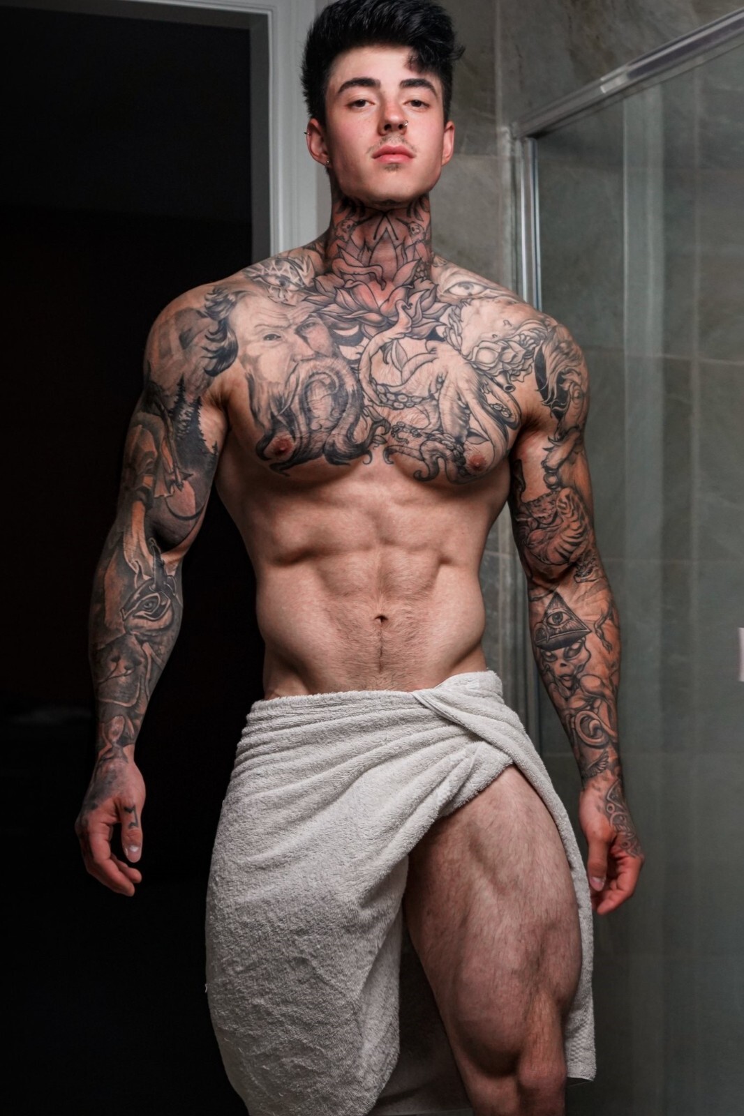 [Z150] Handsome Male Cute Model Showing Off Body And Muscled Physique