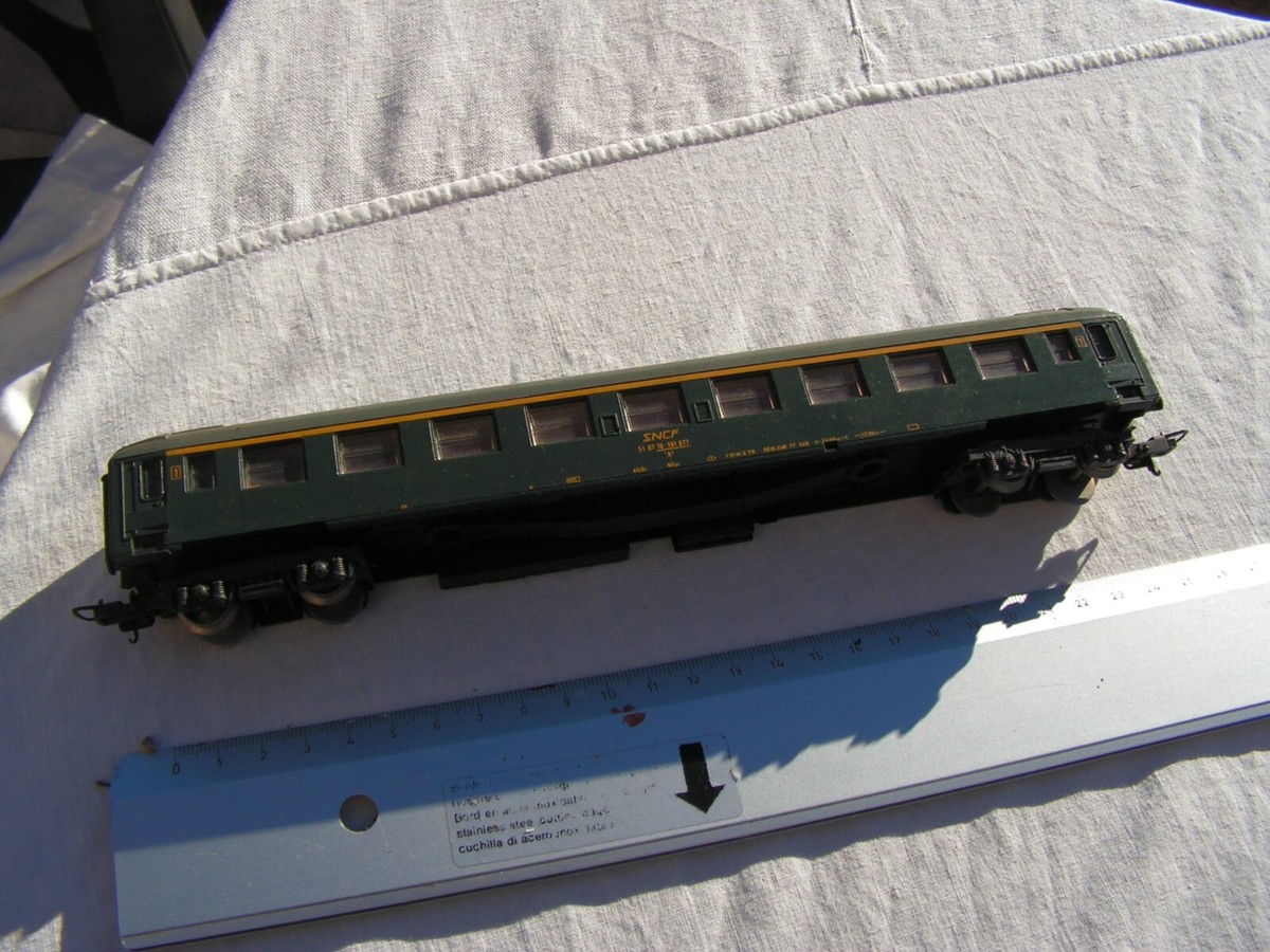 Wagon Voyageur Miniature De Marque Lima - Modèle De Train - Occasion (sans Boîte De Référence)