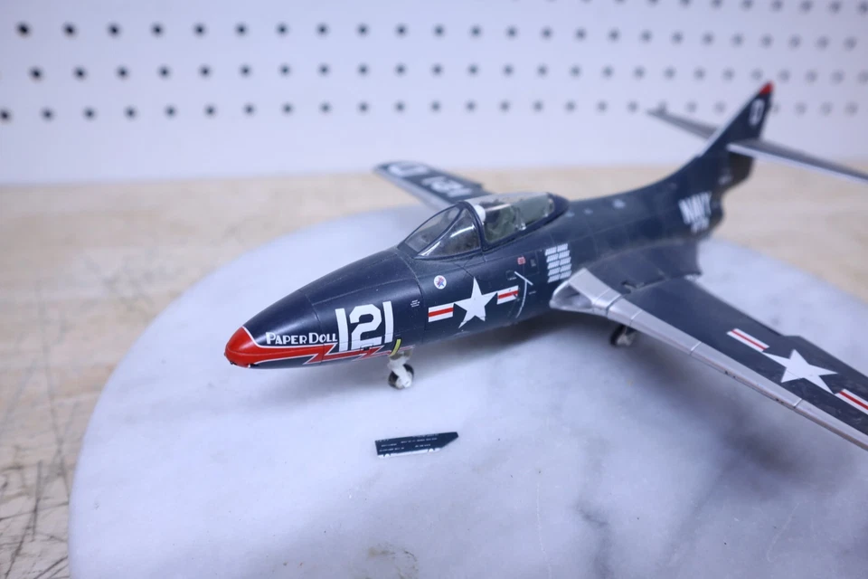 Бумажная кукла Hobby Master Grumman F9F-2 Panther VF-781 USS Bon Homme Richard 1951 - Изображение 2 из 4