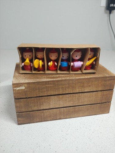 VINTAGE Christmas PETITE santa band BOXED SET Of 6 Hand Painted Wooden figures - Picture 10 of 11