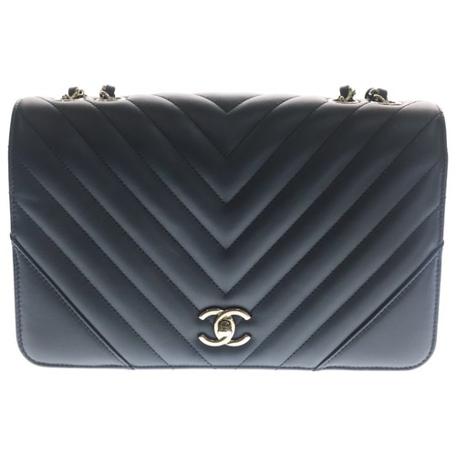 CHANEL Matelasse 25 Chevron V-stitch Full Flap Chain Shoulder Bag Black Used 1e1