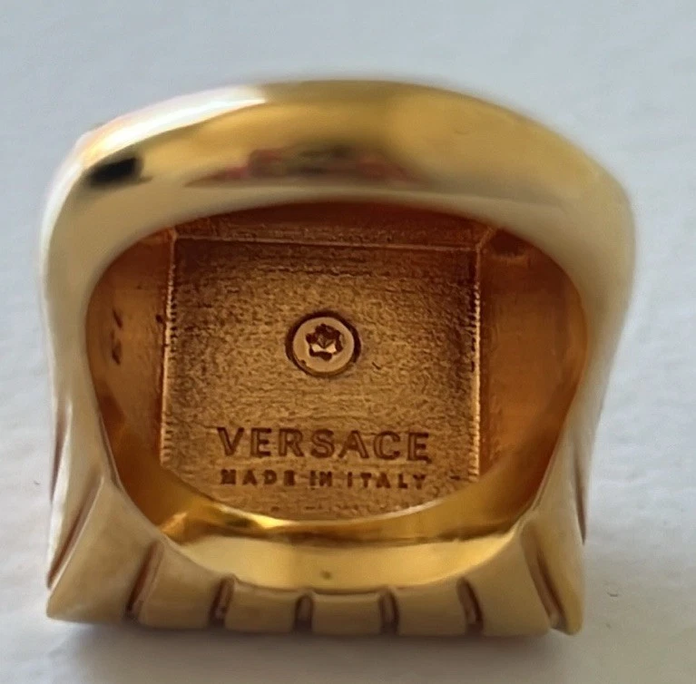 范思哲 La Medusa 金色方形印章戒指 尺寸 7 — 第 4/4 张图片