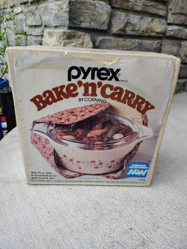 Vtg Pyrex Bake 'n' Carry – Homestead pattern Lidded Casserole Dish NIB #4856-100