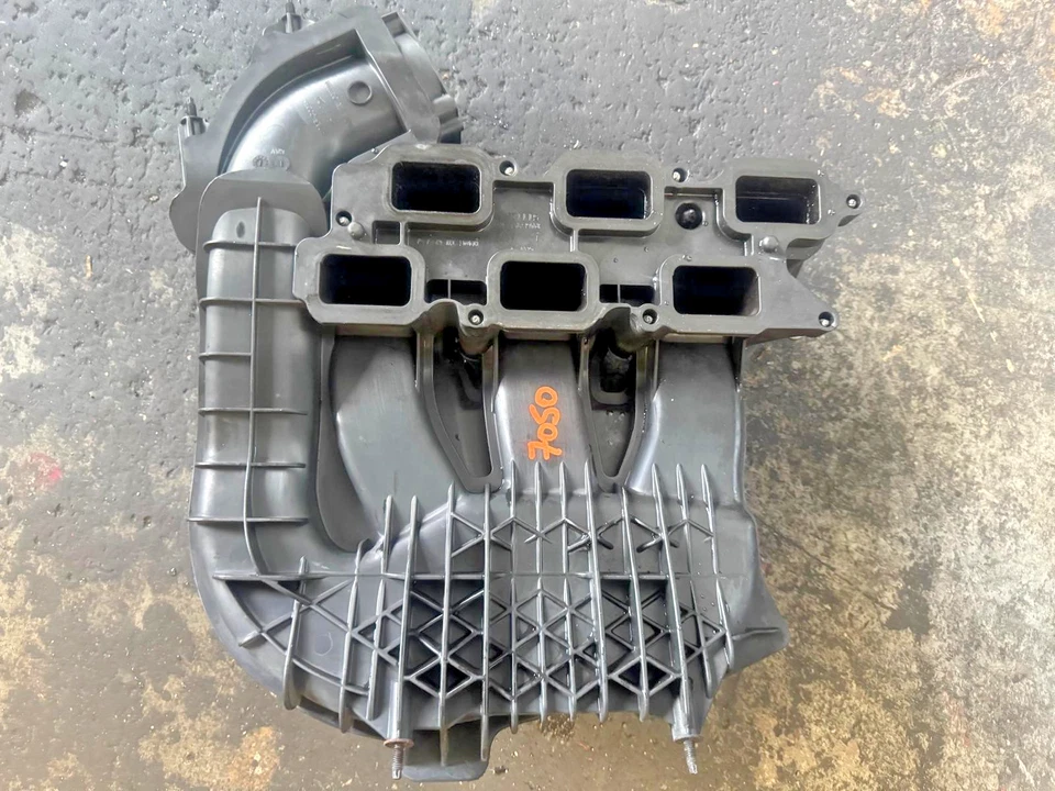 2013 Dodge Grand Caravan 3.6L OEM Mopar coletor de admissão superior plenum 05184693AE - Imagem 2 de 4