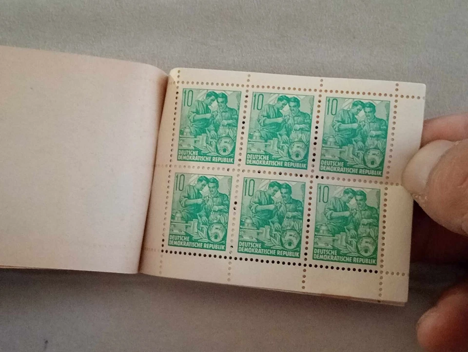 Germany And Colonies (1960) Lot Of 17 Stamp Booklets ( Mint Condition) - Image 4 of 4