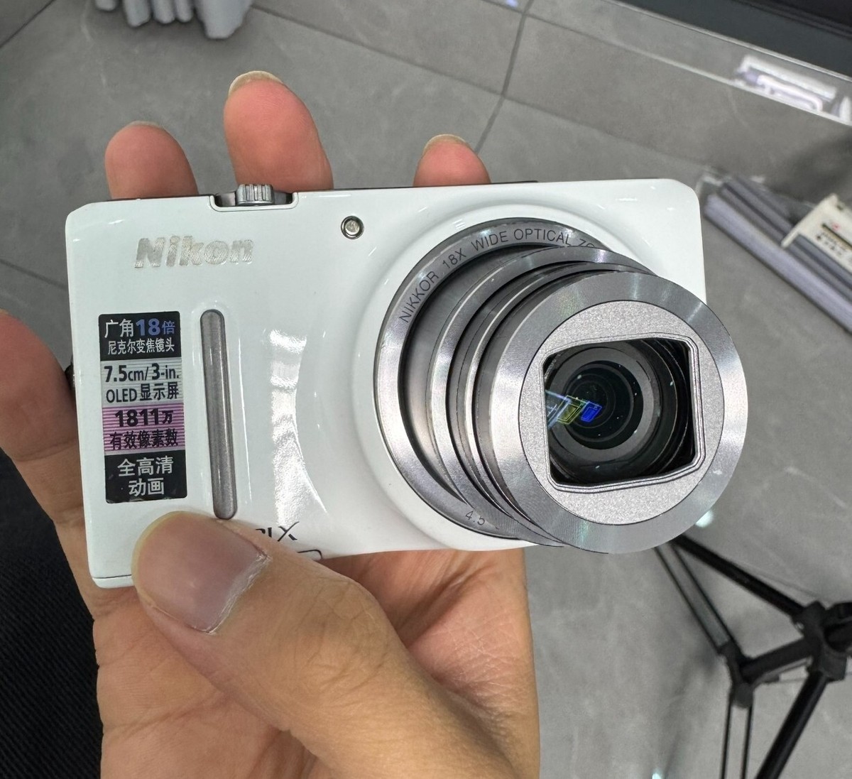Nikon COOLPIX S9400 18MP Compact Digital Camera 18 x Optical Zoom