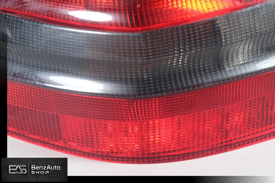 03-12 Conjunto de lámpara de luz trasera izquierda Mercedes R230 SL55 AMG SL550 FABRICANTE DE EQUIPOS ORIGINALES Foto 4 de 4