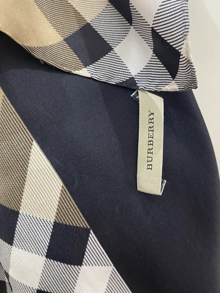 Bufanda de seda negra Burberry S28# 26/27 pulgadas hecha en Italia Foto 4 de 4