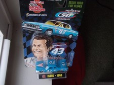 RICHARD PETTY VINTAGE 1960 PLYMOUTH 5 DECADES OF PETTY RACING CHAMPIONS 1/64