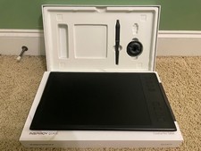 Huion Inspiroy Q11K v2 drawing tablet with stylus and holder