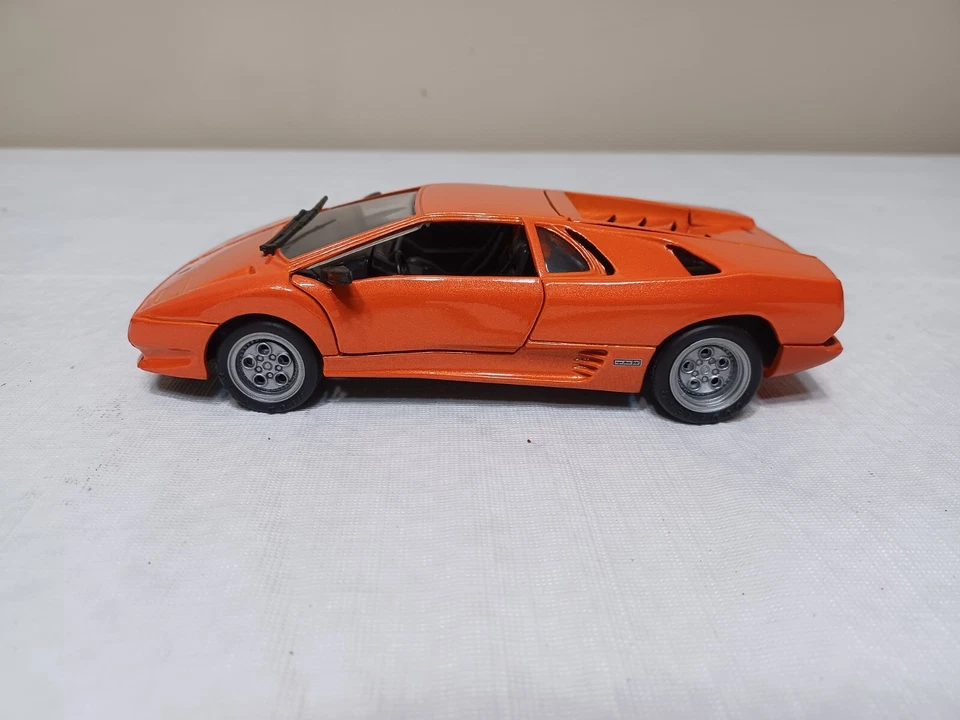 Motor Max Redbox Lamborghini Diablo Orange Die Cast 1:24 - Image 4 of 4