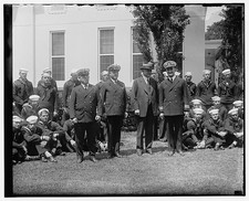 Photo:U.S. Navy Officers and Sailors Group Portrait Outdoors