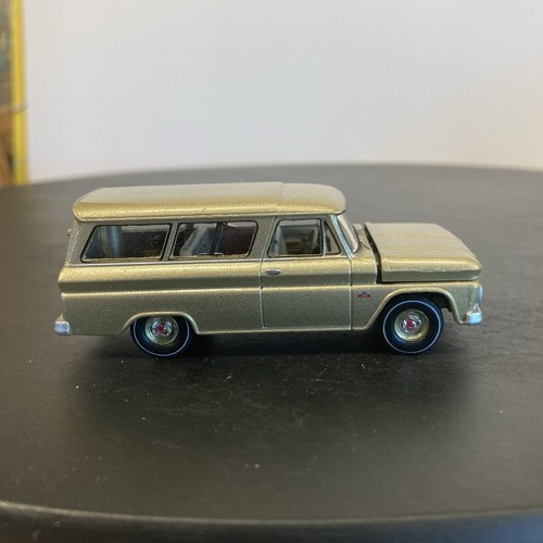 Auto World 1966 Chevy Suburban Sattel lose Maßstab 1:64 - Bild 4 von 7