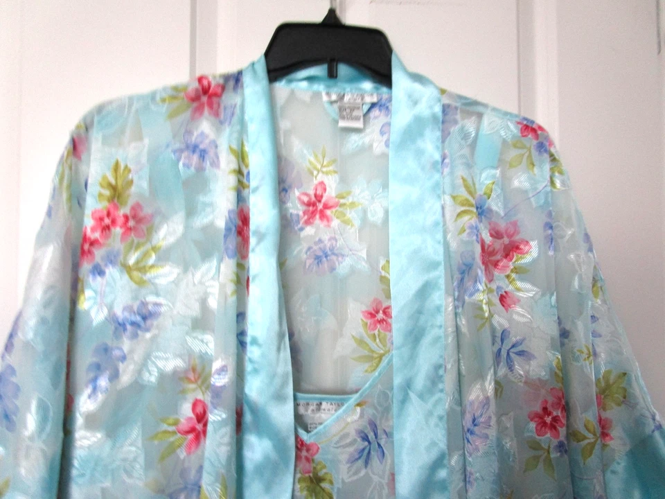 Juego de 2 batas y camisón Morgan Taylor azul floral transparente talla grande 2X de colección Foto 2 de 4