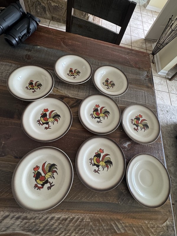 Metlox Poppytrail Red Rooster Mix 9 Pcs 5 Bread Plates, 3 Bowls, 1 Saucer Signed