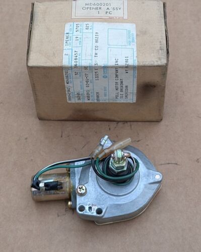 Conjunto de faros delanteros Mopar/Mitsubishi NOS 1974-76 Dodge Colt - Imagen 2 de 2