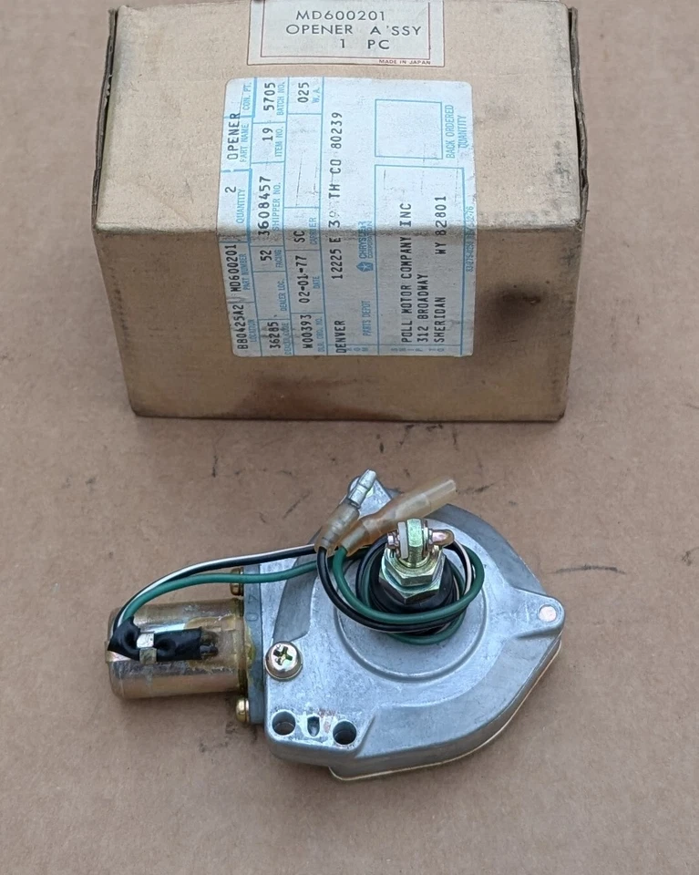 Conjunto de faros delanteros Mopar/Mitsubishi NOS 1974-76 Dodge Colt Foto 2 de 2