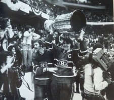 HOCKEY PHOTO PRINT 1977 MONTREAL CANADIENS STANLEY CUP CELEBRATION 